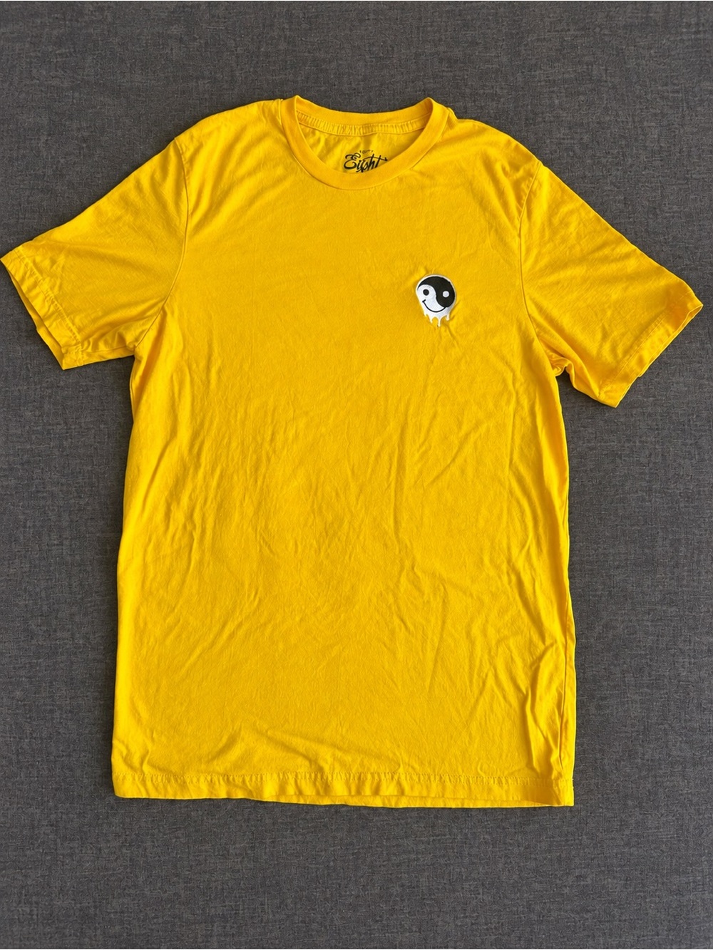 Eighty Eight Brand Yellow Yin Yang Smiley Embroidered T-Shirt Men’s L